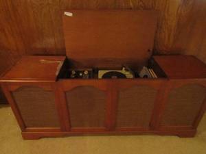 lot 16 image: Rongaire Mid Century stereo console record player. 69 X 29 X 17.5