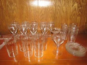 lot 21 image: Etched glassware- 6 teawater glasses, 5 juice glasses, 9 wine glasses