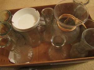 lot 77 image: Assorted glass vases in box