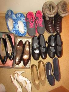 lot 84 image: North face boots size 6, 2 pair black strap SAS shoes  Flats size 6 x 2 and pinkgray sneakers size7