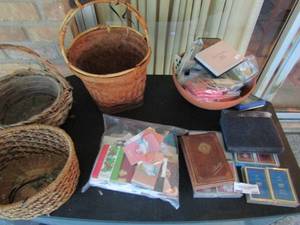 lot 100 image: Lot of baskets and playing cards some new some used