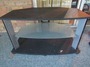 lot 101 image: Black TV stand with glass shelf 21x40x21