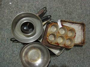 lot 123 image: Assorted pots, pans, and muffin tins