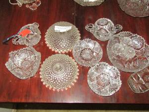 lot 131 image: Assorted bowls , cream and sugar dishes