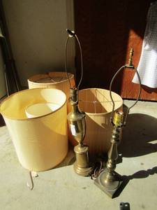 lot 157 image: 2 brass lamps with 5 shades