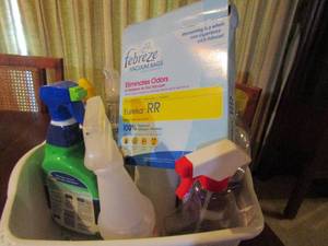 lot 176 image: White tub with household cleaners