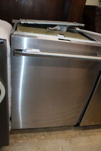 lot 14 image: Thermador Sapphire Glow Dishwasher Model DWHO651JFPC9