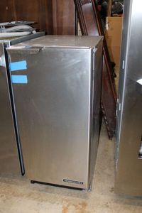 lot 13 image: Hoshizaki Ice Maker Model C-101BAH