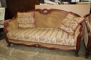 lot 24 image: Couch, matches Lots 25 and 26