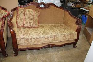 lot 26 image: Loveseat, matches Lots 24 and 25