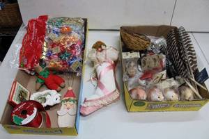 lot 109 image: Christmas Wrapping and Bird Crafts Lot with Glue Gun, see pictures