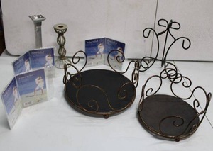 lot 110 image: Home Dcor Lot Wire Frame Holder, Wire Circle Centerpiece Holders 9 and 12 Diameter, Plastic 4x6 Photo Frames and Candle Holders