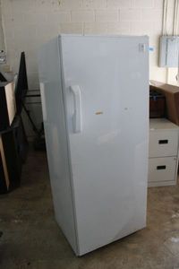 lot 22 image: GE Refrigerator Model GMS10AARARWW