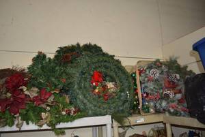 lot 162 image: Christmas Decorations Several Wreaths and Glass Colored Ball Decorations