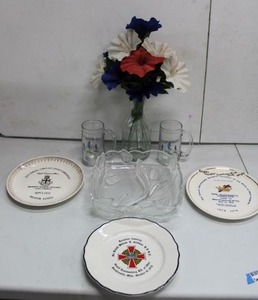 lot 89 image: Home Dcor Knights Templar Commemorative Plates, Bluebonnets Mugs and Flower Centerpiece