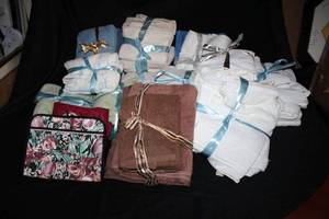 lot 143 image: Towels in White, Blue and Green Colors Plus Cosmetic Travel Bag