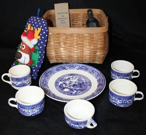 lot 42 image: Blue and White Porcelain Dishes, Reindeer Oven Mitt and Measuring Cups, see pictures