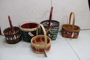 lot 174 image: Christmas Baskets Still with Tags - Great for Gift Giving or Decorating