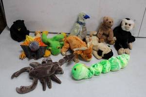 lot 187 image: Collection of Beanie Babies Stinger, Slayer, Cinders, Smoochy, Ox and More