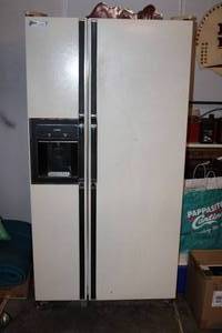 lot 168 image: Kenmore Refrigerator