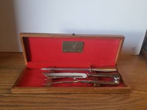 lot 3 image: Knife carving set by Walco in case