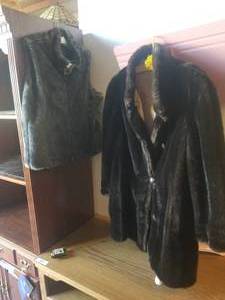 lot 18 image: Selection of Womens Coats