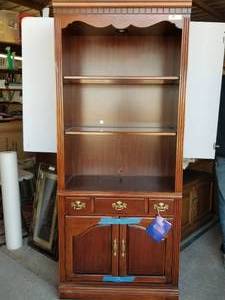 lot 19 image: Book shelf unit with glass shelfs - 19 by 32 by 77