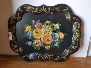 lot 22 image: Vintage large metal tray