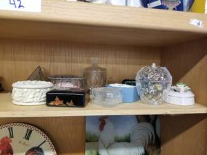 lot 44 image: Selection of trinket boxes