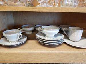 lot 48 image: Selection of tea - coffee cups and saucers