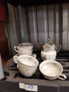 lot 50 image: Selection of Melsch-Altwasser china