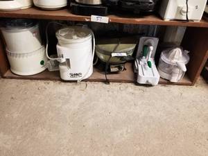 lot 58 image: Selection of small kitchen appliances
