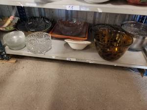 lot 76 image: Selection of glassware