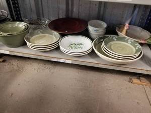 lot 81 image: Selection of Dishware