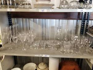 lot 87 image: Selection of glass BarDishware