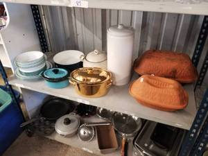 lot 88 image: Selection of Dishware includes 2 Romertopf clay ovens