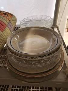 lot 98 image: Selection of Dishware