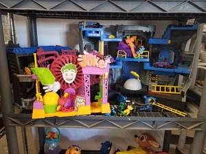 lot 101 image: Batman, Joker, Penguin combo of 3 playsets and action figure