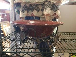 lot 103 image: 2 piece bowl and holder display set