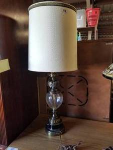 lot 118 image: Table lamp