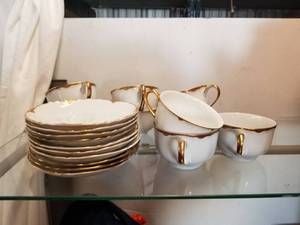 lot 130 image: Selection of very nice Hutschenreuther Gelb. - LHS- Bavaria china