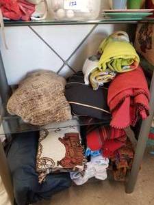 lot 134 image: Selection of throw blankets
