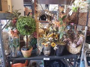 lot 140 image: Selection of artificial plants