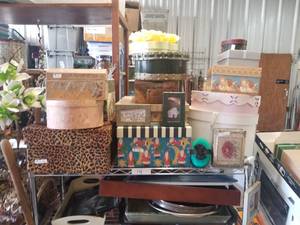 lot 141 image: Selection of decorative boxes