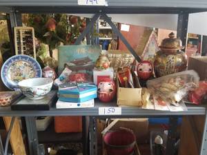 lot 150 image: Selection of Asian themed home decor.