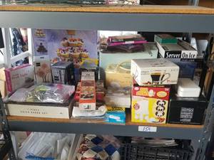 lot 154 image: Selection of kitchen and more items in boxes