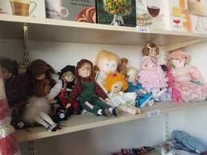 lot 163 image: Selection of dolls - Shirley Temple and more