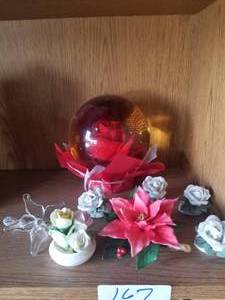lot 167 image: Selection of flower home decor