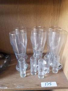 lot 175 image: Selection of glass barware