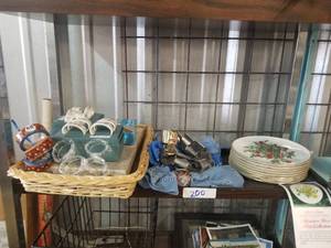 lot 200 image: Selection of home decor. - variety of napkin holders and some Edward Narshall plates